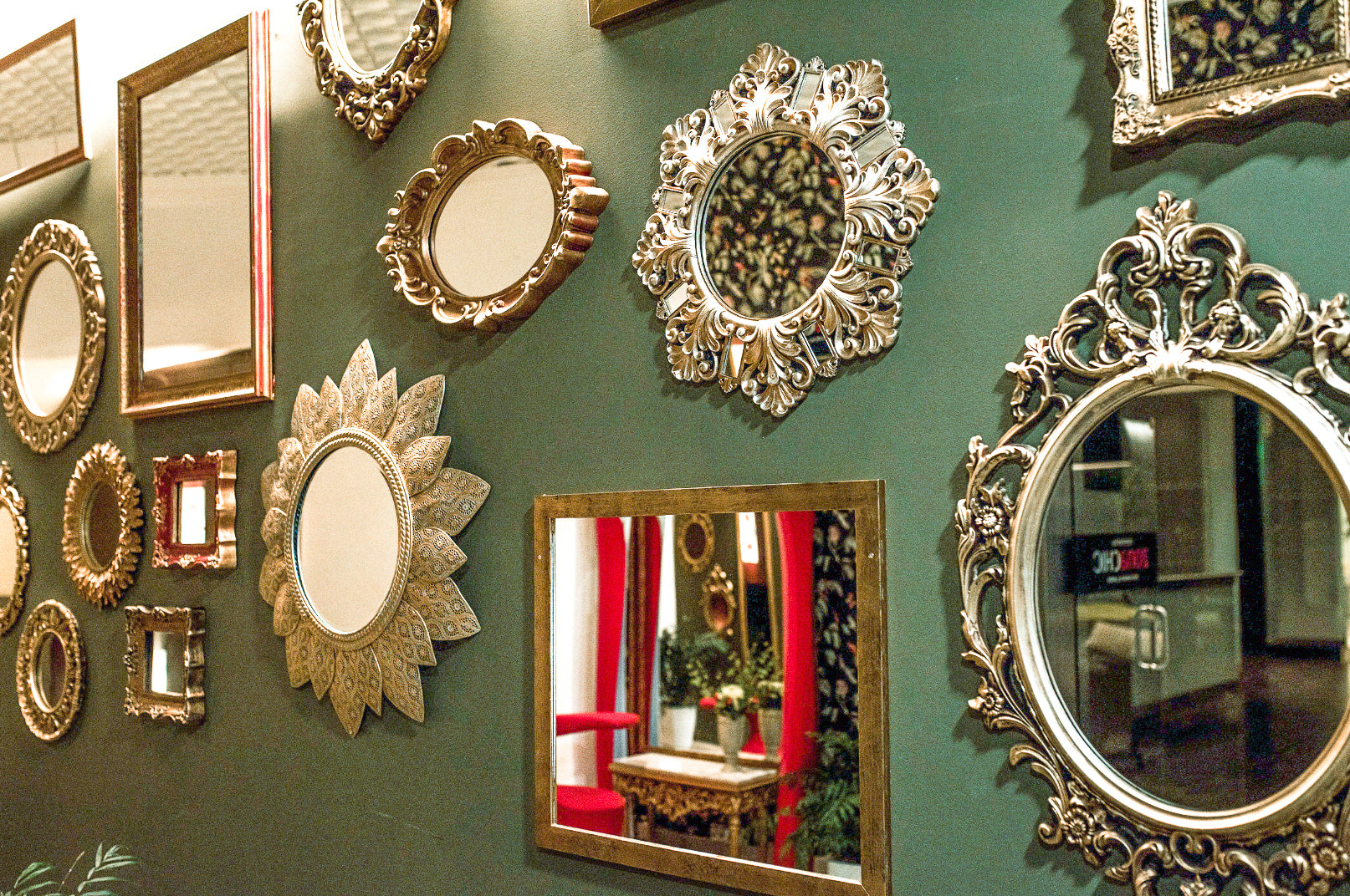 3 Ideas for Decorating with Mirrors From the Largest Luxury Consignmen ...