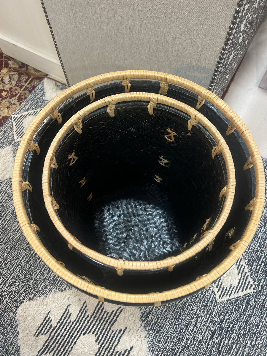 SET OF 2 BLACK RATTAN NESTING BASKETS WITH BAMBOO LEGS