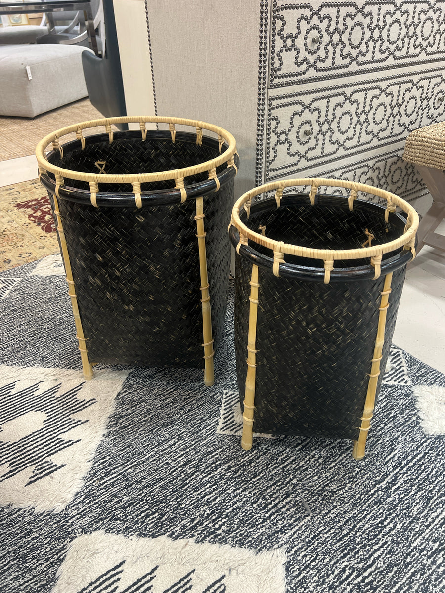 SET OF 2 BLACK RATTAN NESTING BASKETS WITH BAMBOO LEGS