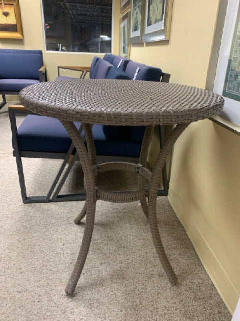 OUTDOOR TABLE ROUND WOVEN