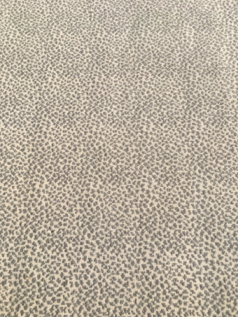 AREA RUG CREAM WITH GREY DOTS