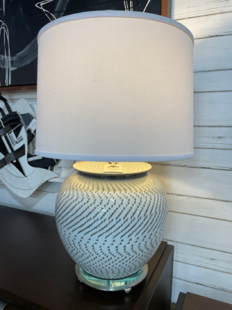 TABLE LAMP WHITE WITH SWIRL DOTS LUCITE BASE