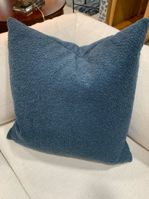 PILLOW HARBOR BOUCLE 24 x 24