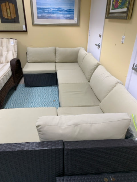 SECTIONAL TAN CUSHIONS BROWN WEAVE BASE WITH OCCATIONAL TABLE