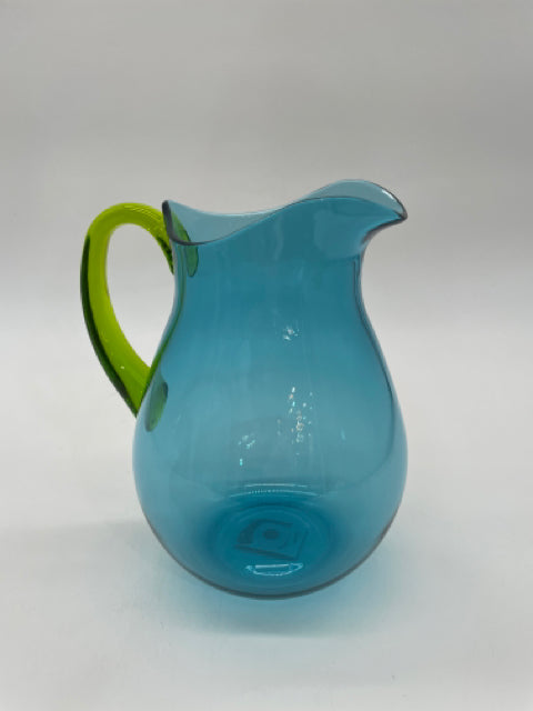 ACRYLIC PITCHER IN TURQUOISE WITH GREEN HANDLE 64OZ