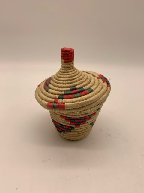 BASKET HANDWOVEN WITH LID