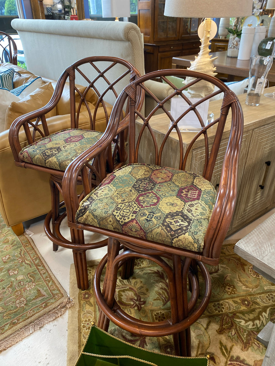 SET OF 4 BAR STOOLS SWIVEL DARK RATTAN WOOD