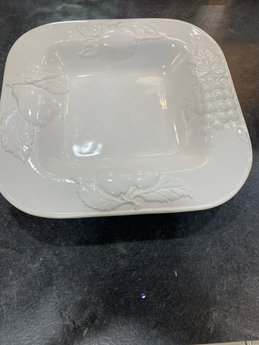 PLATTER WHITE EMBOSSED