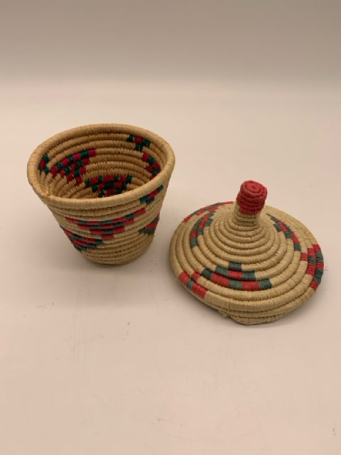 BASKET HANDWOVEN WITH LID