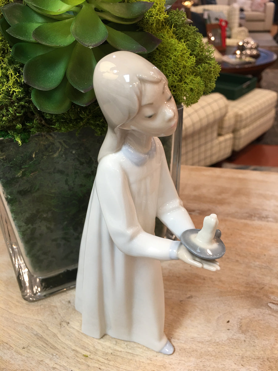 LLADRO GIRL WITH CANDLE