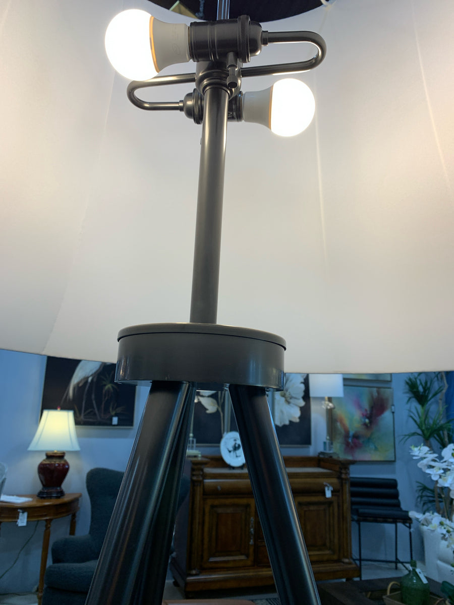 FLOOR LAMP TRIPOD SILK SHADE