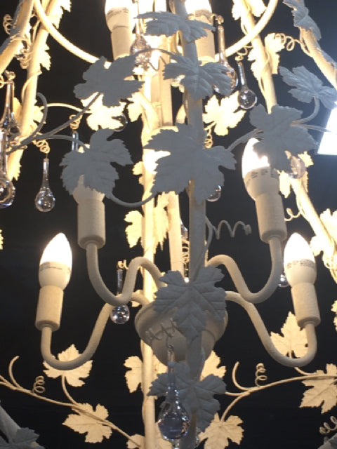 CHANDELIER CREAM WITH LEAVES AND EIGHT LIGHTS