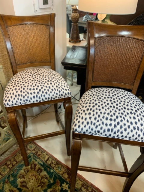 PAIR OF BARSTOOLS DARK WOOD UPHOLSTERED WITH  WHITE AND  NAVY DESIGN