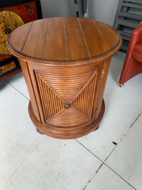 LEXINGTON SIDE TABLE ROUND WITH DOORS
