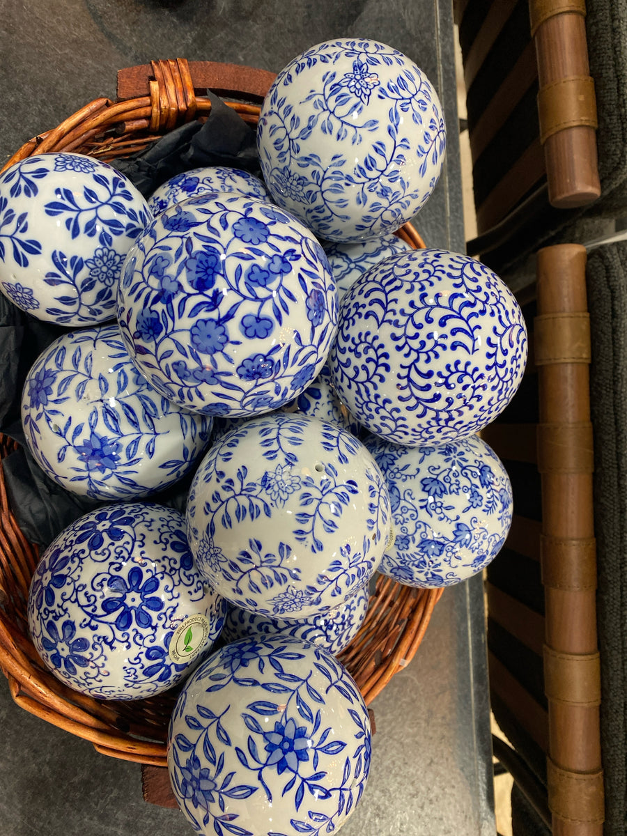 BALLS PORCELAIN BLUE AND WHITE