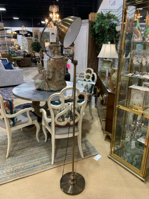 BRASS FLOOR LAMP WITH CURVE