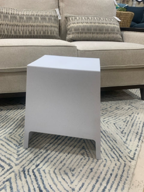 TOMO SIDE TABLE WHITE