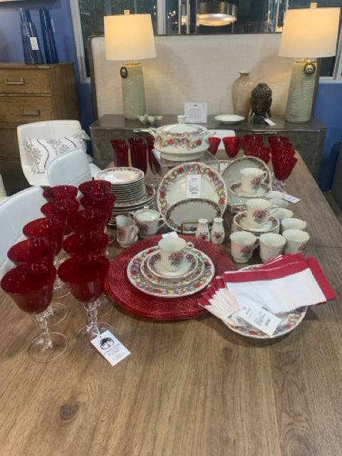 CLASSIC TRADITIONS CRANBERRY HILL DINNERWARE SET  58 PIECES