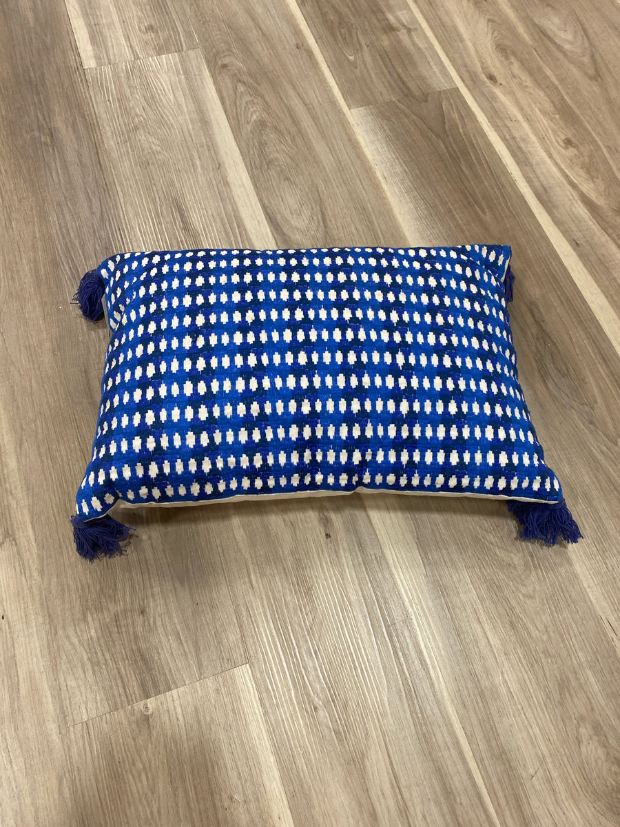 TRINA TURK PILLOW  BLUE AND WHITE WITH TASSELS