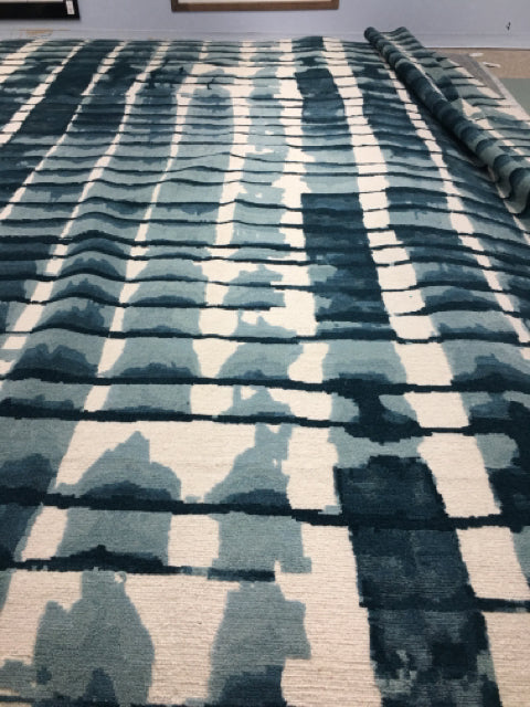 RECTANGULAR RUG BLUE AND WHITE