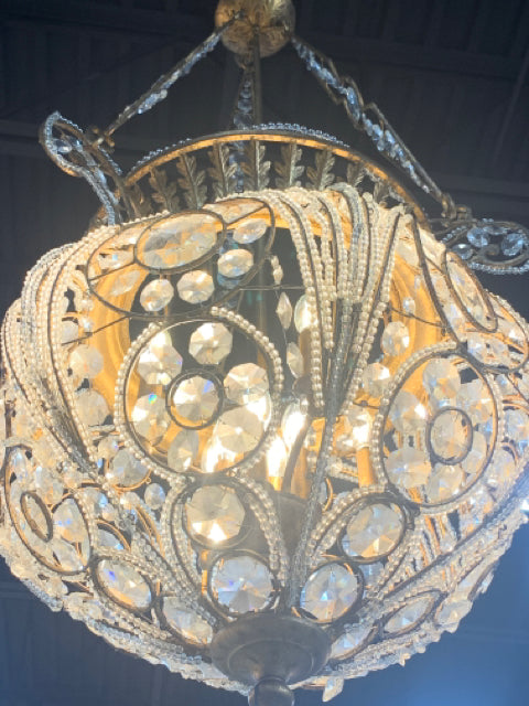 CHANDELIER ROUND GOLD FRAME WITH OCTAGON CRYSTALS