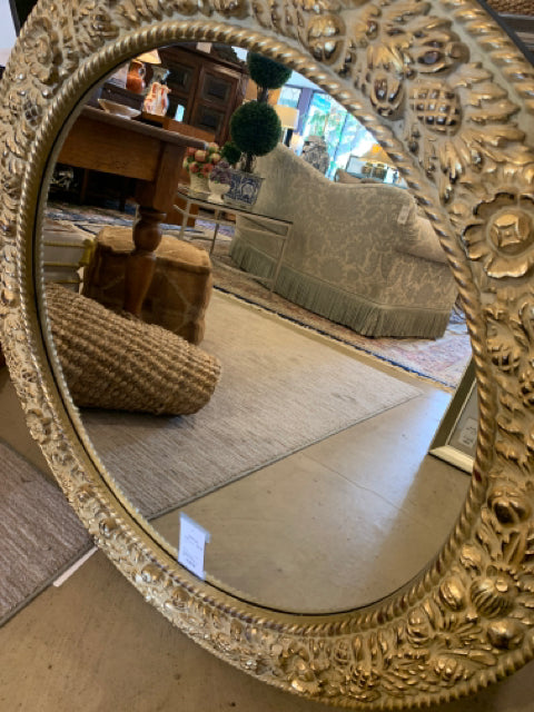 MIRROR ROUND WITH GOLD FLORAL FRAME