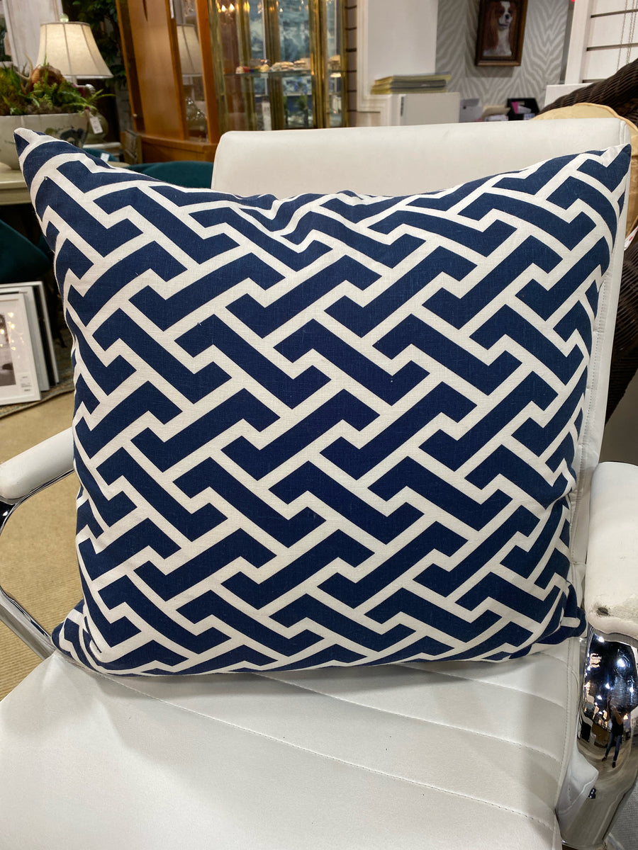 PILLOW BLUE AND WHITE