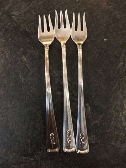SILVER SEAFOOD FORK