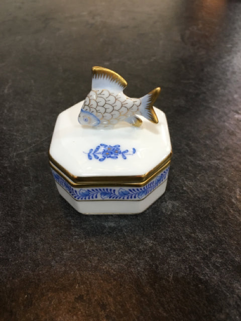 HEREND PORCELAIN PILL BOX WITH FISH