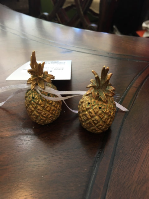 PINEAPPLE SALT AND PEPPER SHAKERS