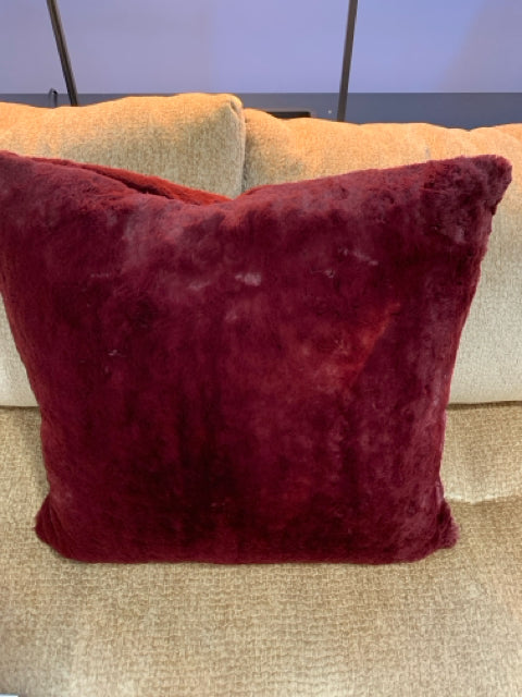 PILLOW DOWN BURGUNDY