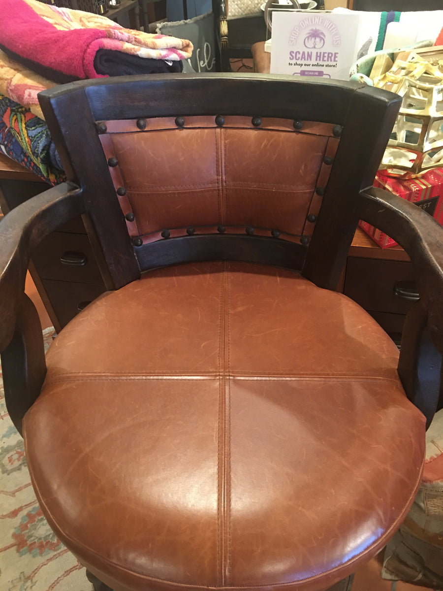 SET OF 2 BAR STOOLS WITH LEATHER SEAT AND BACK