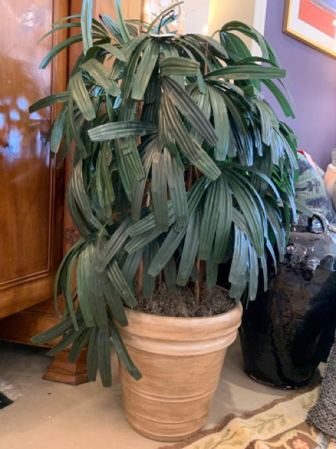 ARTIFICIAL PALM TREE IN POT
