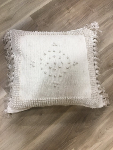 PILLOW WHITE WITH TASSELS