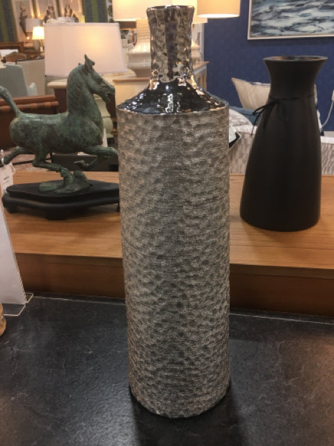 VASE HAMMERED CHROME