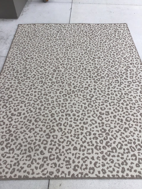 RUG TAUPE AND IVORY REVERSIBLE