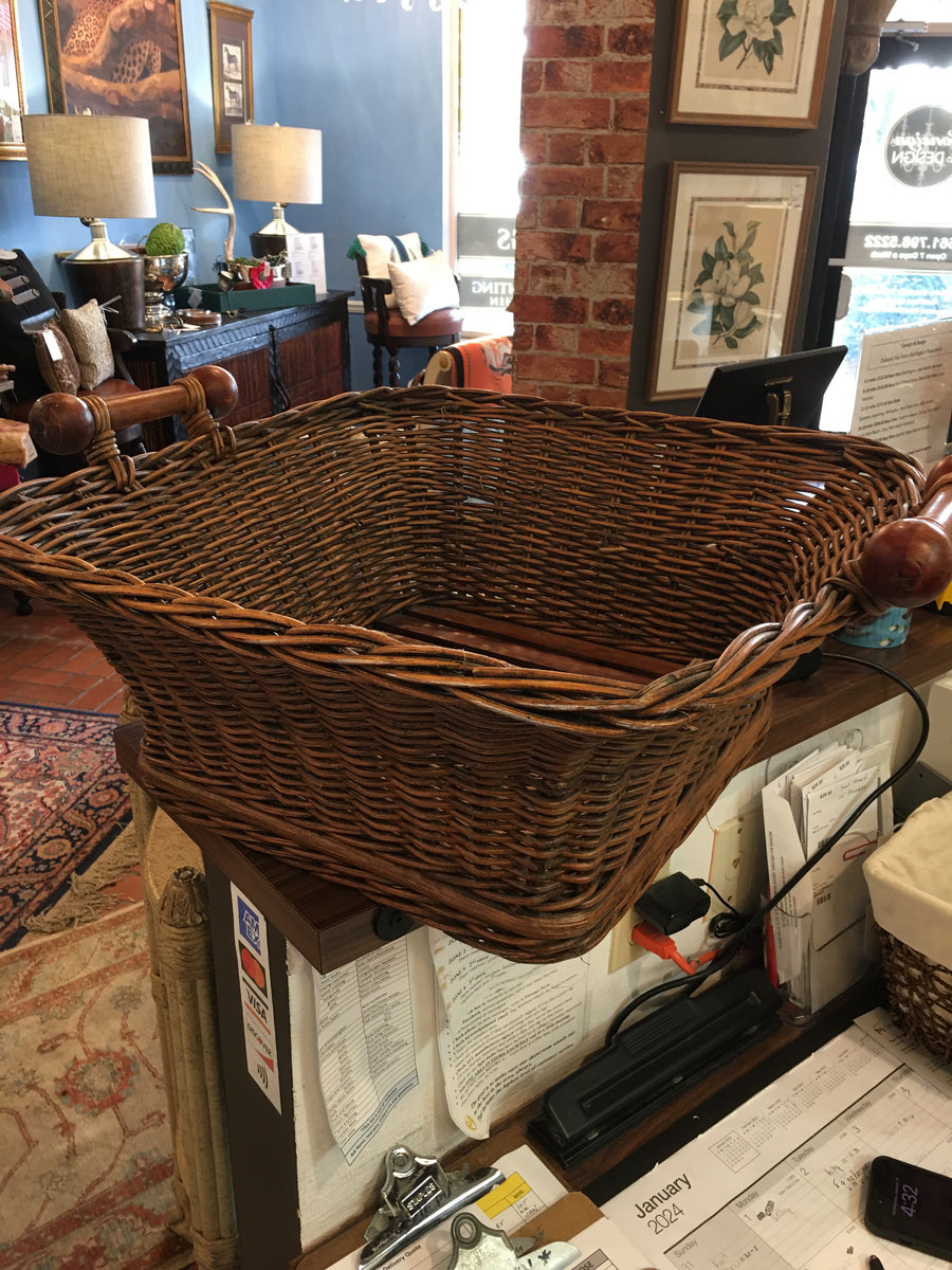 BASKET SQUARE WITH WOODEN HANDLES