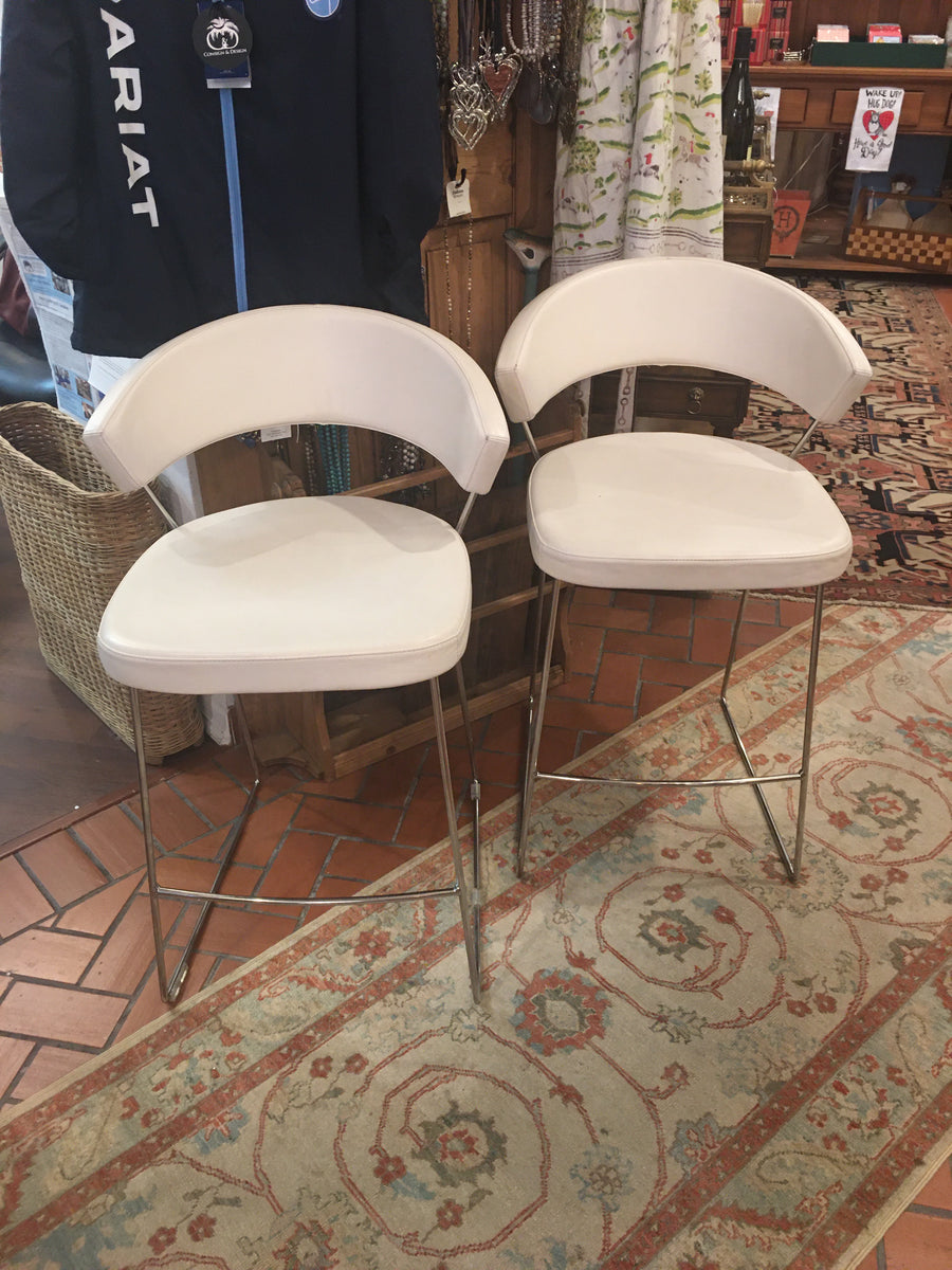 PAIR OF WHITE LEATHER CALLIGARIS BAR STOOLS