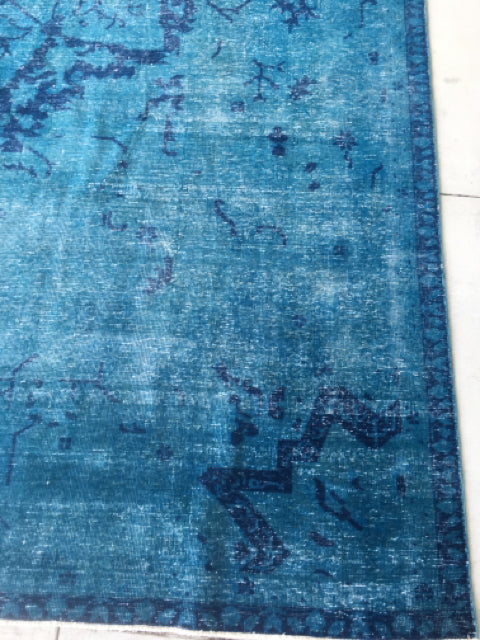 AREA RUG SHADES OF BLUE